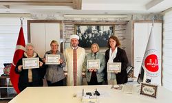 Antalya'da komşularından etkilenen 4 yabancı kadın Müslüman oldu