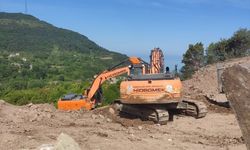 Kastamonu'da Cide-İnebolu kara yolu heyelan nedeniyle ulaşıma kapandı