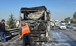 D-100 kara yolunun Kocaeli kesiminde tır yangını ulaşımı aksattı
