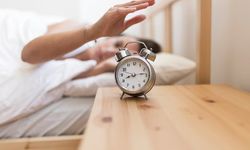 Alarm erteleme alışkanlığı yorgunluk hissini artırıyor
