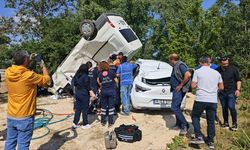 Bursa'da otomobil ile panelvan çarpıştı