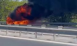 İstanbul'da seyir halindeki otomobil alev aldı