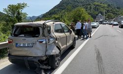 Sakarya'da kamyonet ile otomobil çarpıştı: 2 yaralı