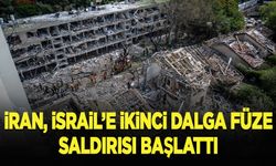 İsrail ordusu, İran'ın İsrail'e ikinci dalga füze saldırısı başlattığını duyurdu
