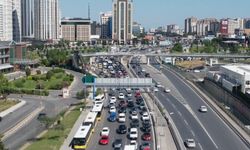 İstanbul'da bayram tatili yoğunluğu başladı, bazı yollarda trafik durma noktasına geldi