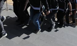 FETÖ operasyonlarında gözaltına alınan 33 şüpheli tutuklandı