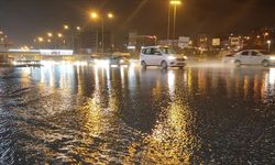 İstanbul'da gök gürültülü sağanak etkili oldu