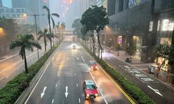Hong Kong'da fırtına riski nedeniyle en yüksek seviye olan "siyah alarm" verildi