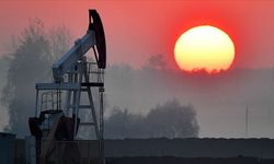 Brent petrolün varili 98,96 dolardan işlem görüyor