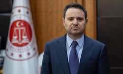 Akın Gürlek, kazandığı tazminatı Türk Kızılay'a bağışladı