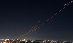 İran ve Hizbullah'ın füze ve roket saldırıları nedeniyle İsrail'in kuzeyinde alarmlar çaldı