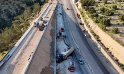 Freni boşalan tır yapımı süren kaçış rampasına çarptı: 1 ölü