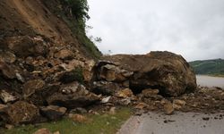 Tokat-Çat kara yolunda heyelan meydana geldi