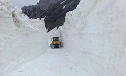 Görüntüler Türkiye'den! Mayıs ayında kar kalınlığı 6 metre