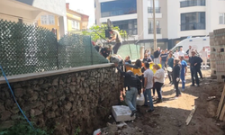 Aksaray'da korkuluk demiri sırtına saplanan işçi ağır yaralandı