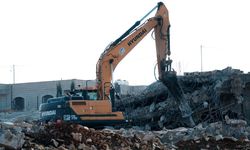 İşgalci İsrail ordusu işgal altındaki Doğu Kudüs'te Filistinlilere ait 40 dükkanı yıktı