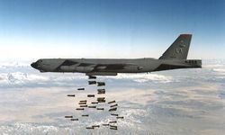 ABD'nin B-52 ağır bombardıman uçağı California'da düştü