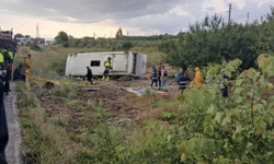 Isparta’da tur minibüsü şarampole yuvarlandı: Çok sayıda ölü ve yaralı var