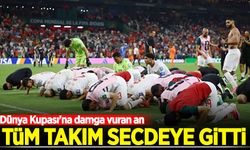 Dünya Kupası'na damga vuran an: Tüm takım secdeye gitti