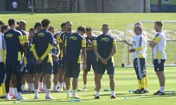 Fenerbahçe'de sakatlık şoku! Vedat Muriqi sahayı sedyeyle terk etti