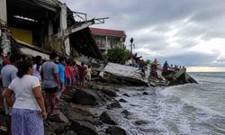 Filipinler'de 7.8 büyüklüğünde deprem: 4 kişi öldü