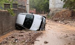 Niğde'de sel: 3 araç sele kapıldı, 1 kişi hayatını kaybetti