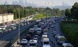 İstanbul'da haftanın ilk iş gününde trafik yoğunluğu yaşanıyor