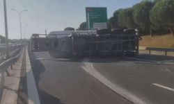Büyükçekmece TEM Otoyolu'nda tanker devrildi