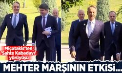 Mehter marşı Miçotakis'i 'rol'e soktu: Yürüyüşü gündem oldu