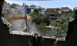 İsrail ordusu, Lübnan'ın güneyinde evleri iş makineleriyle yıktı