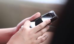 Fransa'da liselerde cep telefonu yeni eğitim yılından itibaren yasaklandı