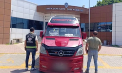 Mersin'de ters şeritte ilerleyen dolmuş şoförünün ehliyetine el konuldu