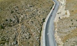 Afyonkarahisar'da araçları mora boyayan yol asfaltı komple kazındı