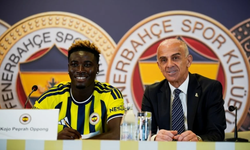 Fenerbahçe, yeni transfer Kojo Peprah Oppong için imza töreni düzenledi