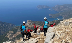 Muğla Ölüdeniz'de paraşüt kayalıklara düştü