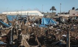 İsrail savaş uçakları, Gazze'de hastane yakınındaki ilaç deposunu bombaladı