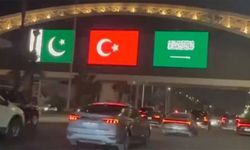Suudi Arabistan'daki simge yapılar Türkiye, Suudi Arabistan ve Pakistan bayraklarıyla ışıklandırıldı