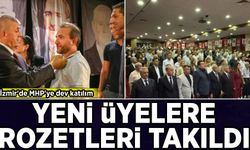 İzmir'de MHP'ye dev katılım: Yeni üyelere rozetleri takıldı
