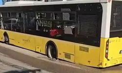 Maltepe'de yol çöktü, bir İETT otobüsü çukura düştü