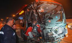 Ankara'da belediye otobüsü yaya üst geçidine çarptı: 24 yaralı