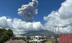 Filipinler'deki Mayon Yanardağı’nda patlama yaşandı