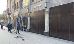 Almanya’da gösteriler öncesi lüks mağazaların vitrinleri panellerle kapatıldı