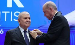 Kani Torun AK Parti'ye katıldı! Rozeti bizzat Erdoğan taktı!