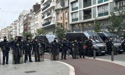 Paris ve Lyon'da kısmi sokağa çıkma yasağı 1 gün uzatıldı