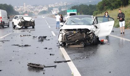 Çekmeköy'de zincirleme trafik kazasında 5 kişi yaralandı