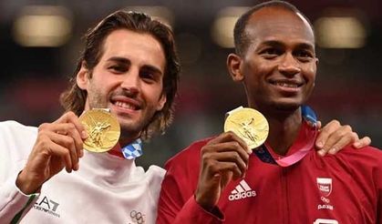 Katarlı atletten olimpiyatlara damga vuran hareket! Rakibi sakatlanınca altın madalyayı paylaştı...