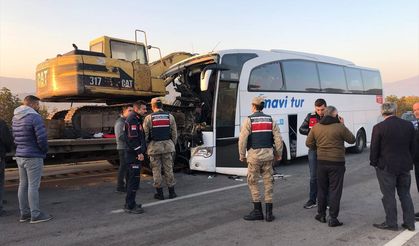 Amasya'da feci kaza! Yolcu otobüsü ile tır çarpıştı