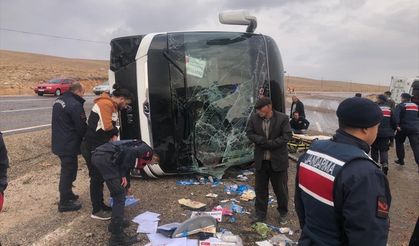 Sivas'ta göçmen otobüsü devrildi, 2 kişi öldü, 20 kişi yaralandı