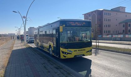 Ağrı'da belediye otobüsünün çarptığı 2 kadın hayatını kaybetti