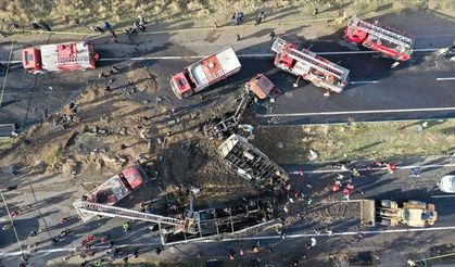 Ağrı'daki kazada hayatını kaybedenlerin kimlikleri tespit ediliyor